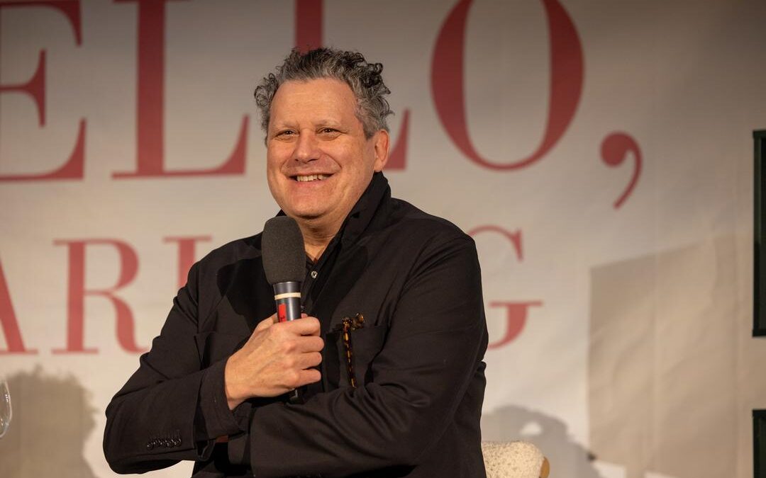 Mizrahi Delights Crowd at 2026 Fashion Meets Art Fundraiser