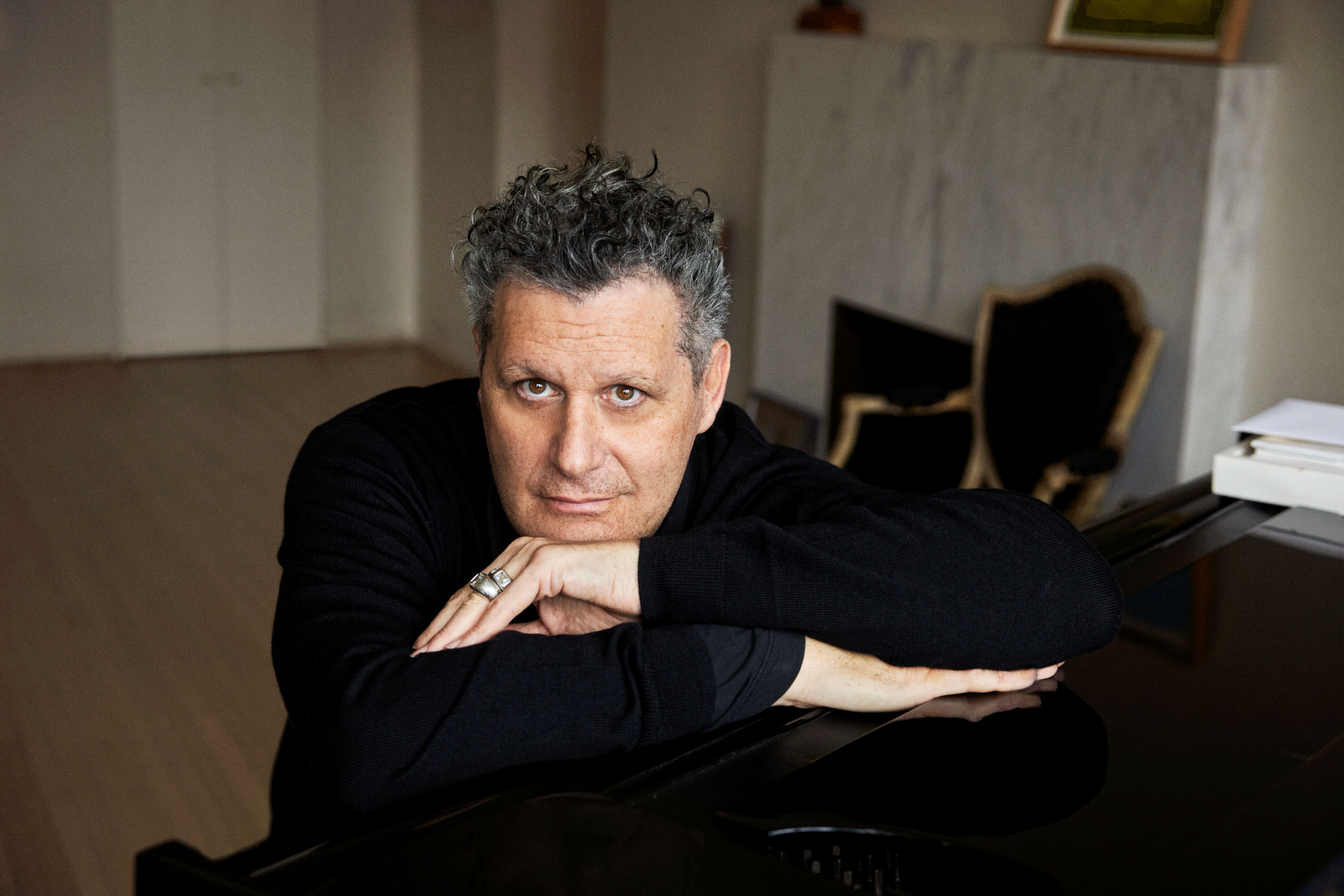 Isaac Mizrahi to Headline 2026 “Fashion Meets Art” Fundraiser